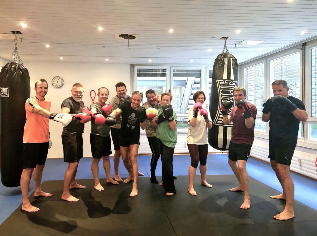 handshake kickboxing 23 1