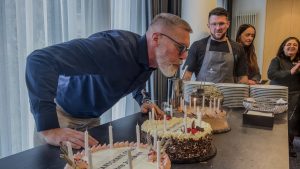 Handshake 8 Jahre 2024 60